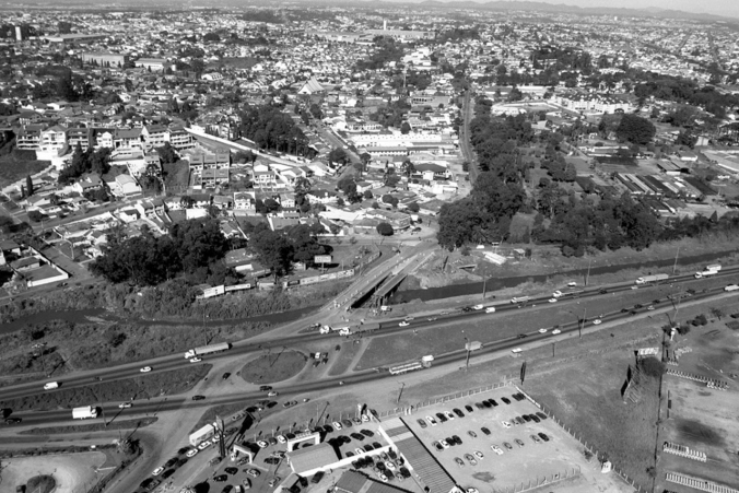 2000 - Vista aérea do Guabirotuba. Fonte: Instituto de Pesquisa e Planejamento de Curitiba. 
