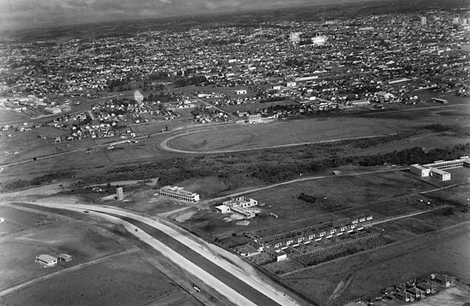 Década de 1950 - Vista aérea do Colégio Medianeira em construção.Fonte: Colégio Medianeira.